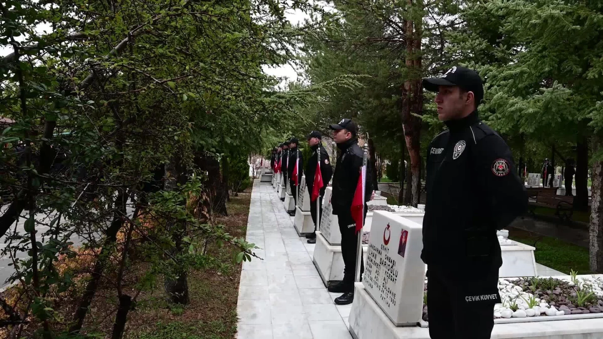 Türk Polis Teşkilatı\'nın 178\'inci Kuruluş Yıl Dönümünde Yozgat Şehitliği\'nde Anma Töreni Düzenlendi