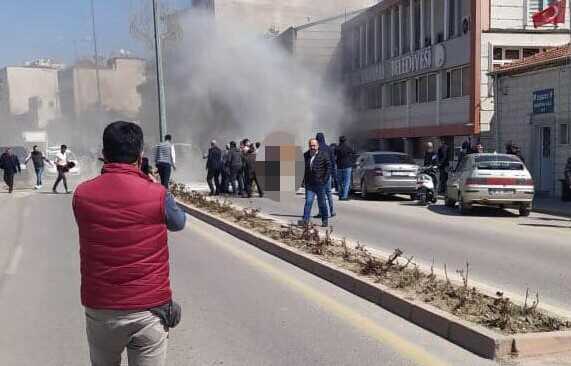 Yahyalı Belediyesi önünde üzerine benzin döküp yakan şahıs 13 gün sonra hayatını kaybetti Yahyalı Belediyesi önünde üzerine benzin döküp yakan şahıs 13 gün sonra hayatını kaybetti