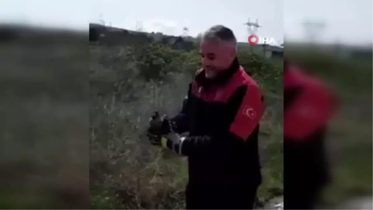 Yalova\'da havalandırmaya sıkışan kargayı itfaiye kurtardı