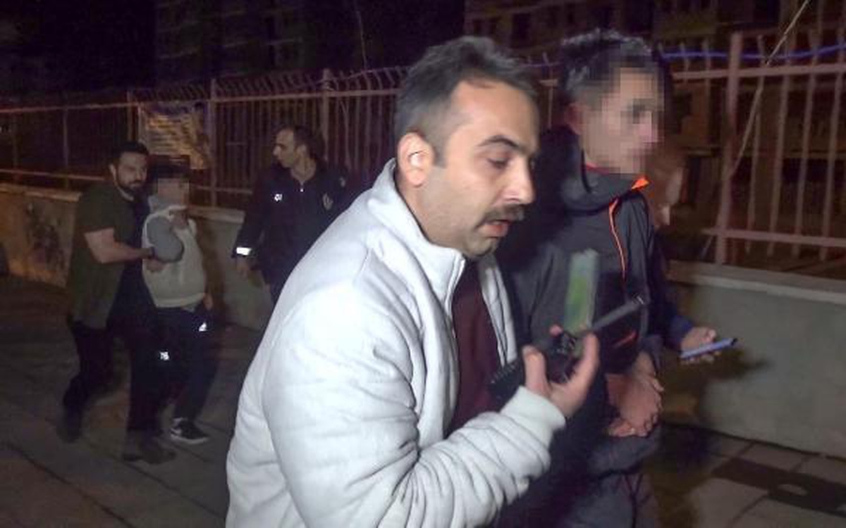 Araçtaki çocuklar, polisin \'dur\' ihtarına uymayıp ortalığı birbirine kattı