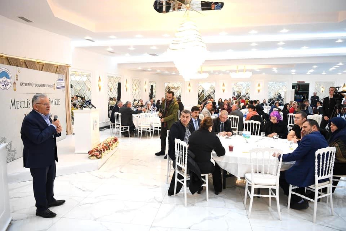 Başkan Büyükkılıç meclis üyeleriyle iftarda buluştu