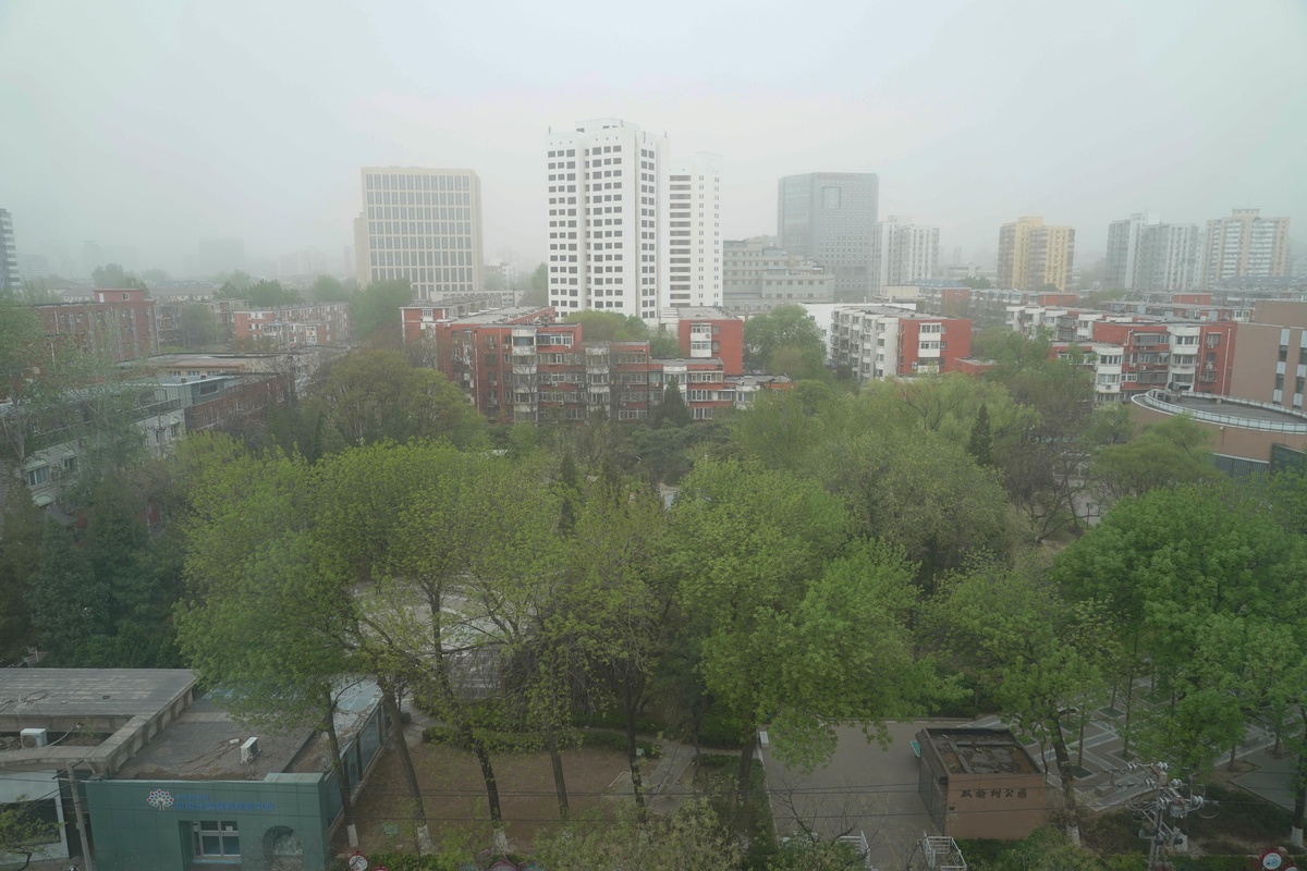 Beijing\'de Kum ve Toz Fırtınası Etkili Oldu