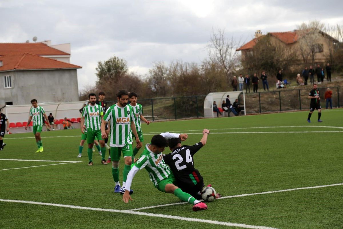 Derbide kazanan Çamelispor oldu
