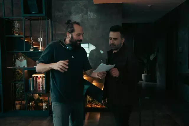 EMRAH 'GÖTÜR BENİ GİTTİĞİN YERE' İLE DÖNDÜ! EMRAH'IN FENOMEN ŞARKISI BİLET DÜKKANI'NIN LANSMAN SLOGANI OLDU