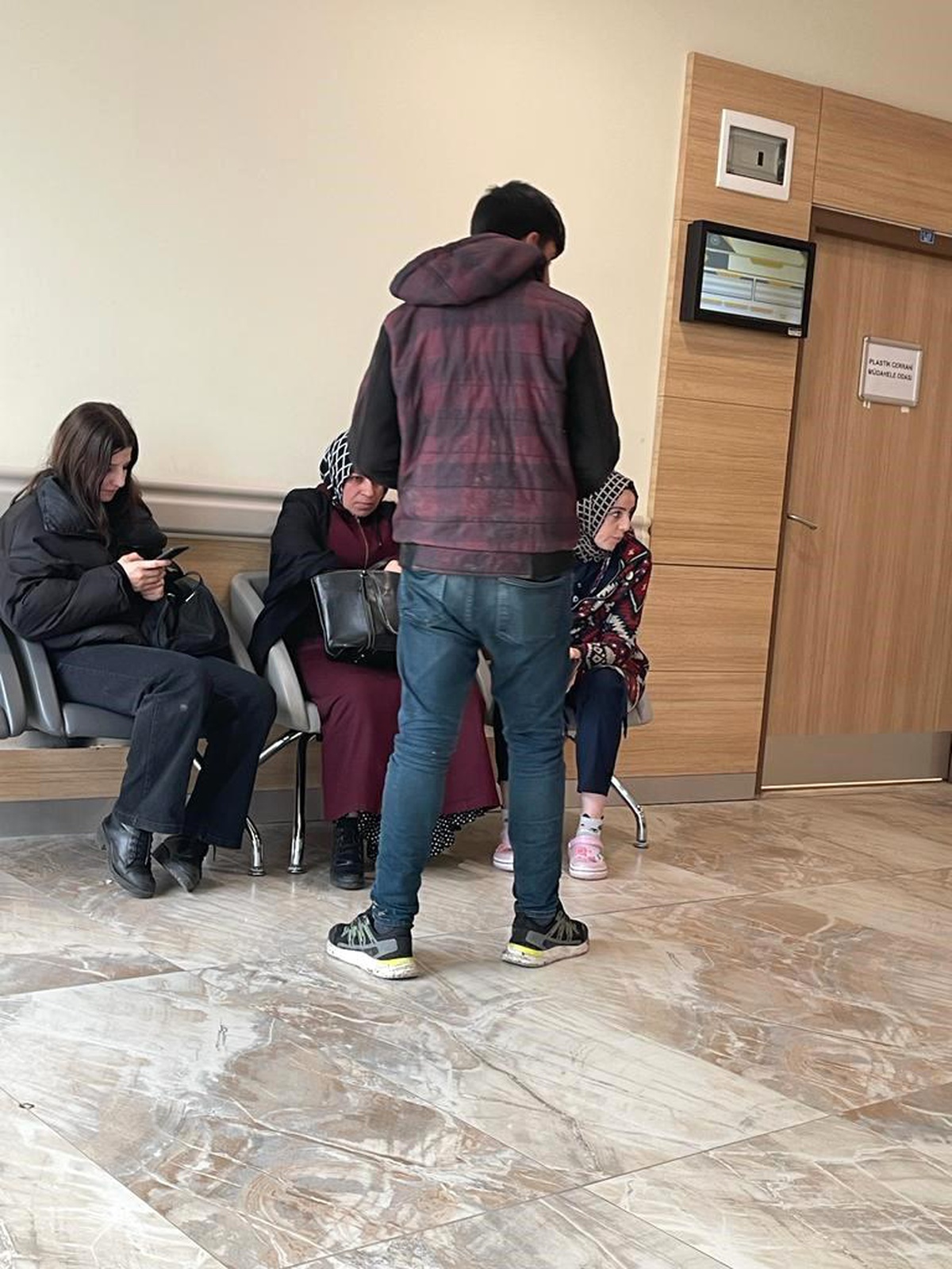 Erzurum şehir hastanesi dilencilerin uğrak yeri oldu