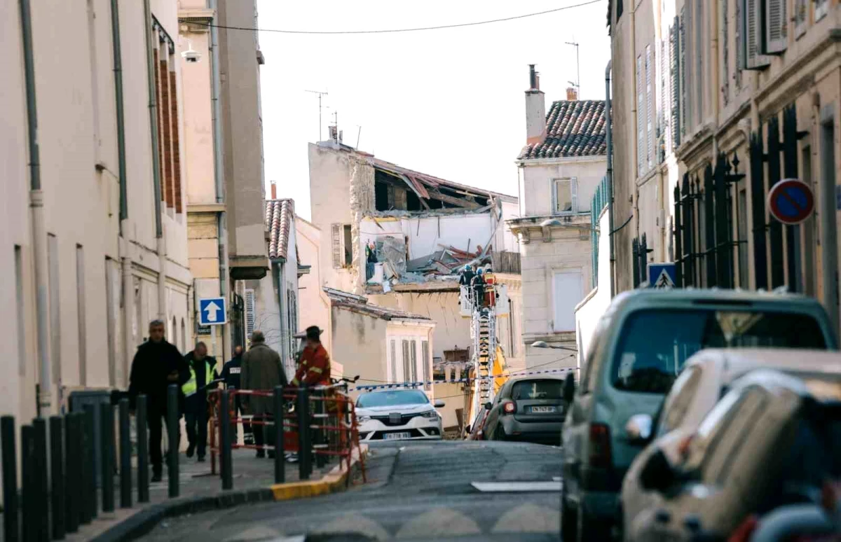 Fransa\'da çöken binada can kaybı 6\'ya yükseldi