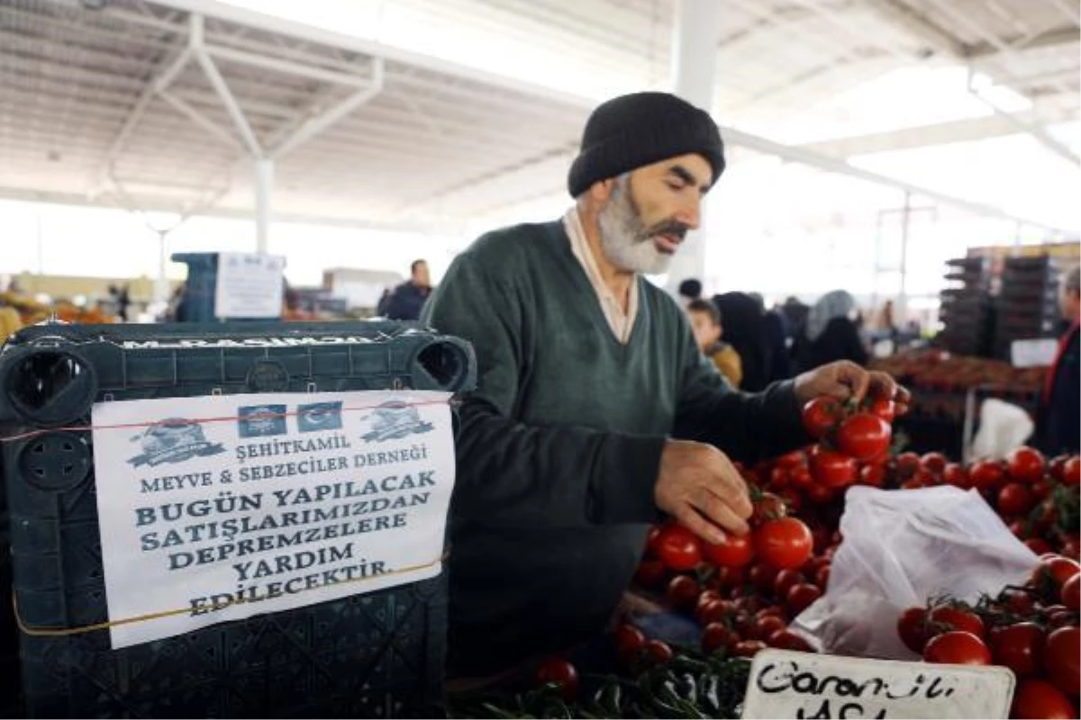 Gaziantep\'te pazar esnafı bir günlük gelirini depremzedelere bağışladı