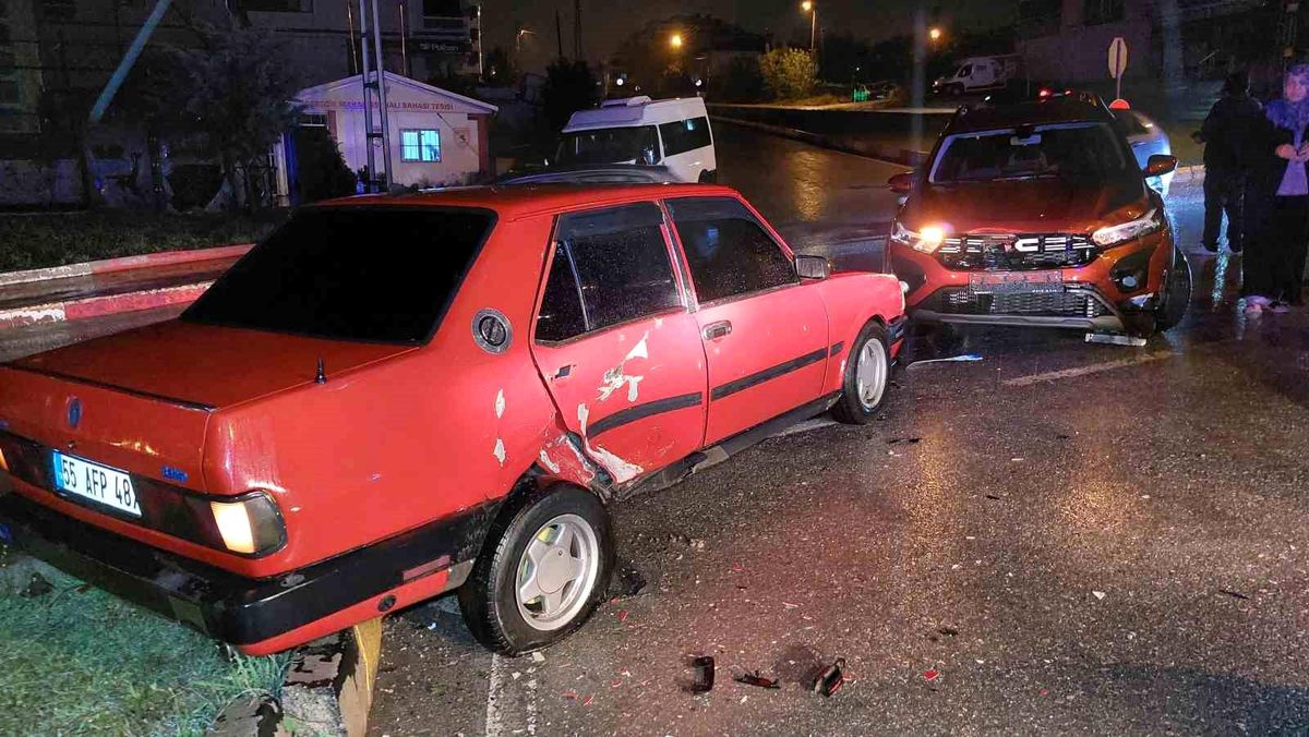 İki otomobil çarpıştı: 1 yaralı