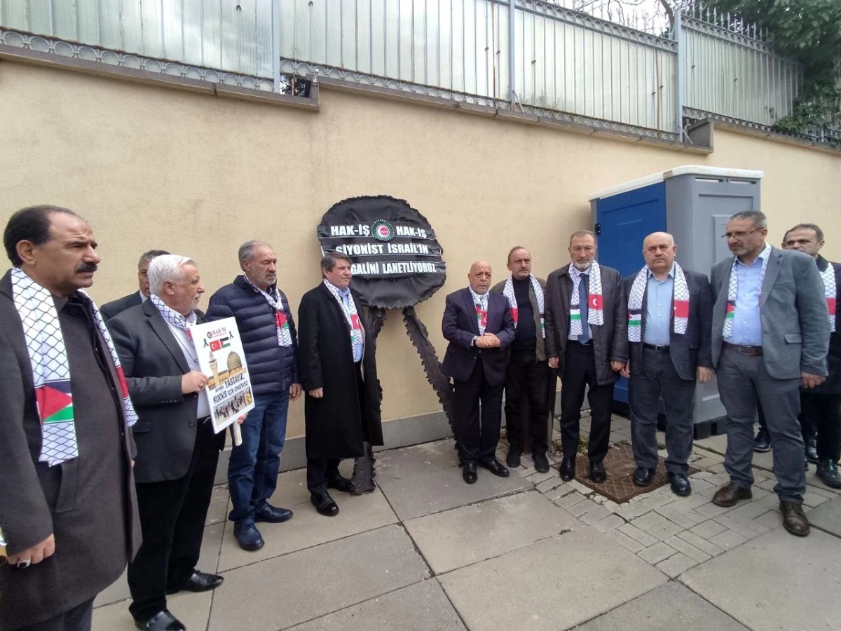 İsrail\'in Ankara Büyükelçiliği Rezidansı\'na siyah çelenk bırakıldı