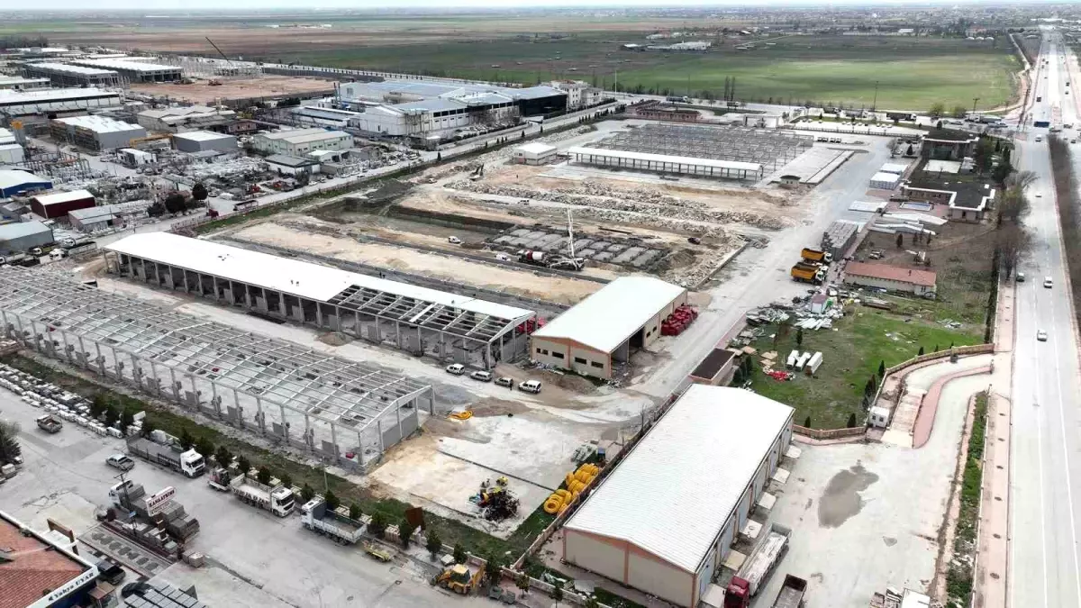 Larende esnaflarının taşınacağı yeni iş yerleri hızla yükseliyor