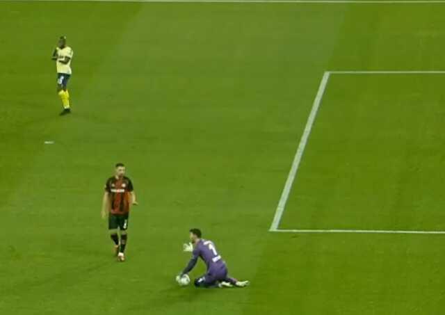 Maç iptal edilecek mi? Karagümrük-Fenerbahçe karşılaşmasında kural hatası Maç iptal edilecek mi? Karagümrük-Fenerbahçe karşılaşmasında kural hatası