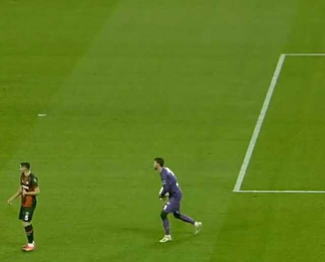 Maç iptal edilecek mi? Karagümrük-Fenerbahçe karşılaşmasında kural hatası Maç iptal edilecek mi? Karagümrük-Fenerbahçe karşılaşmasında kural hatası