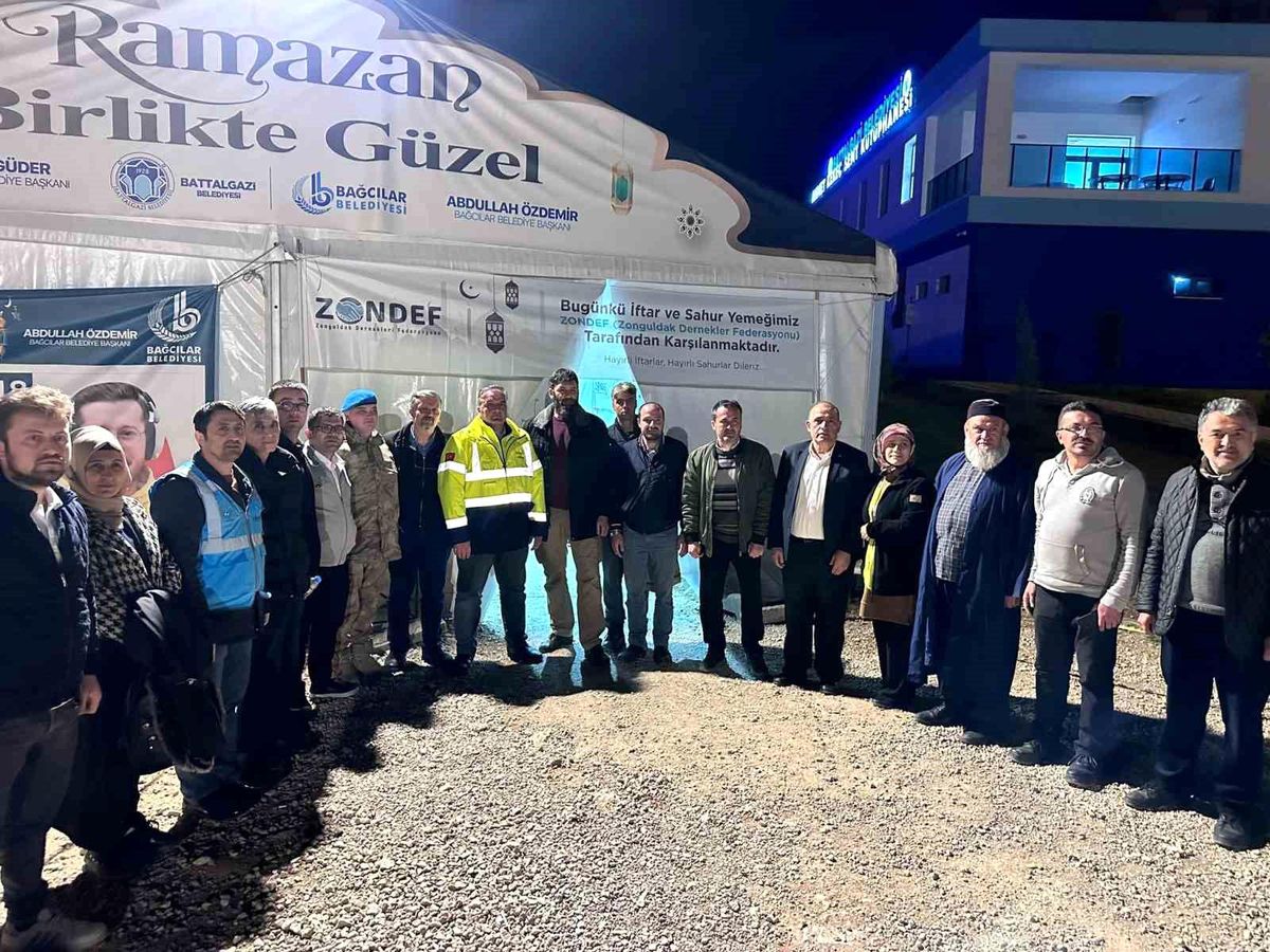 Madenciler Mahallesi\'nde 2 bin kişilik iftar yemeği verdiler