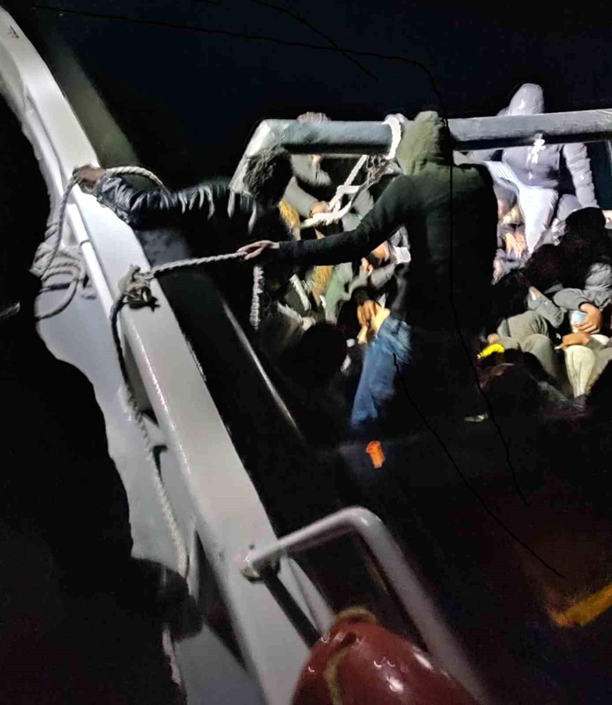 Muğla açıklarında 44 düzensiz göçmen kurtarıldı