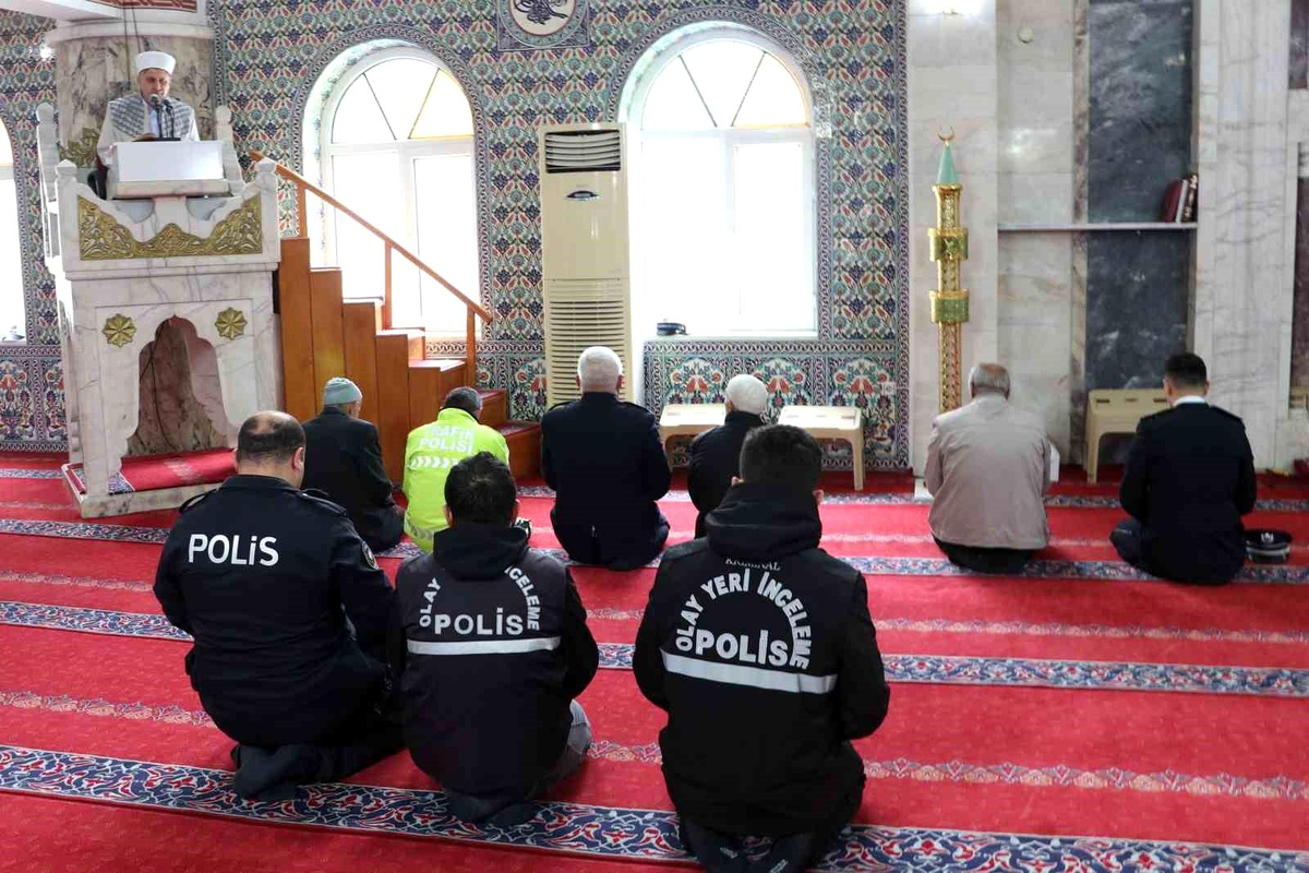 Polis Haftası\'nda şehitler için mevlit okutuldu