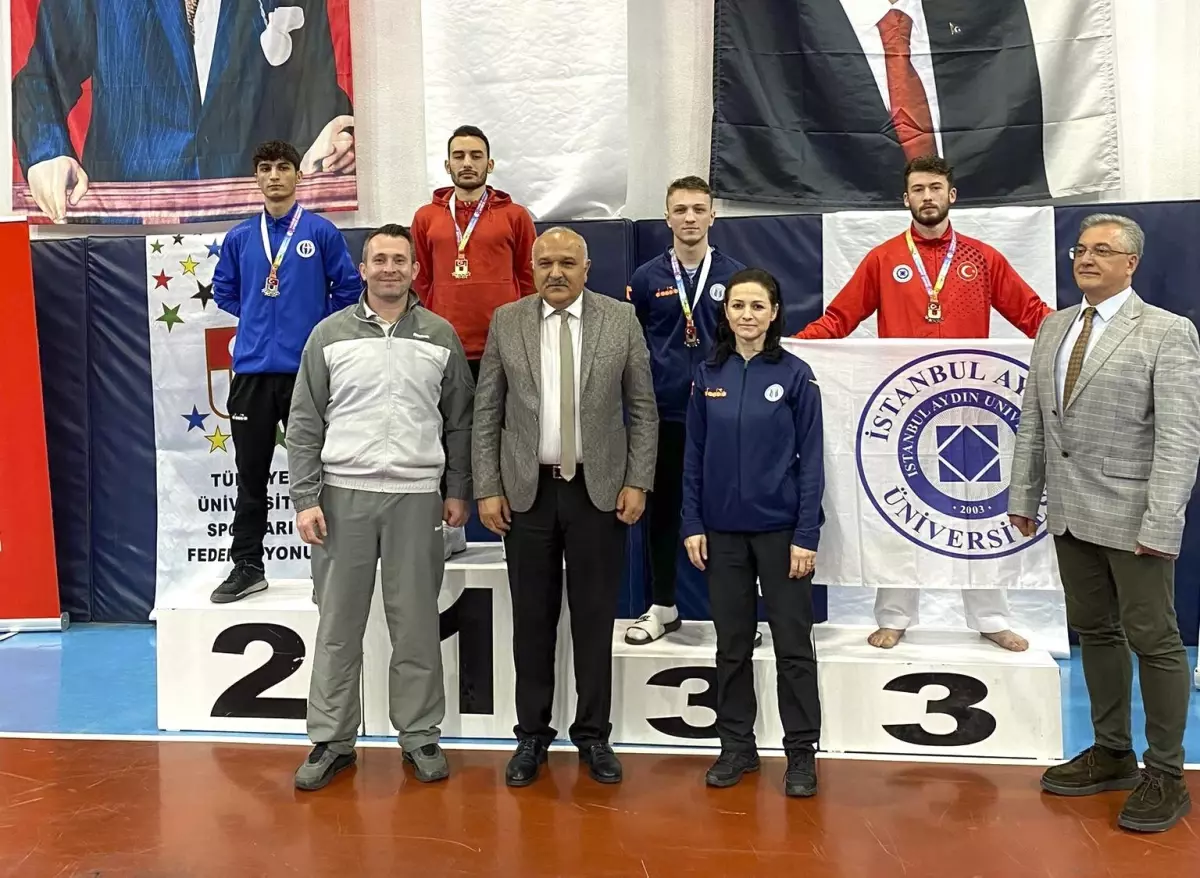 SUBÜ'lü karatecilerden 5 bronz madalya