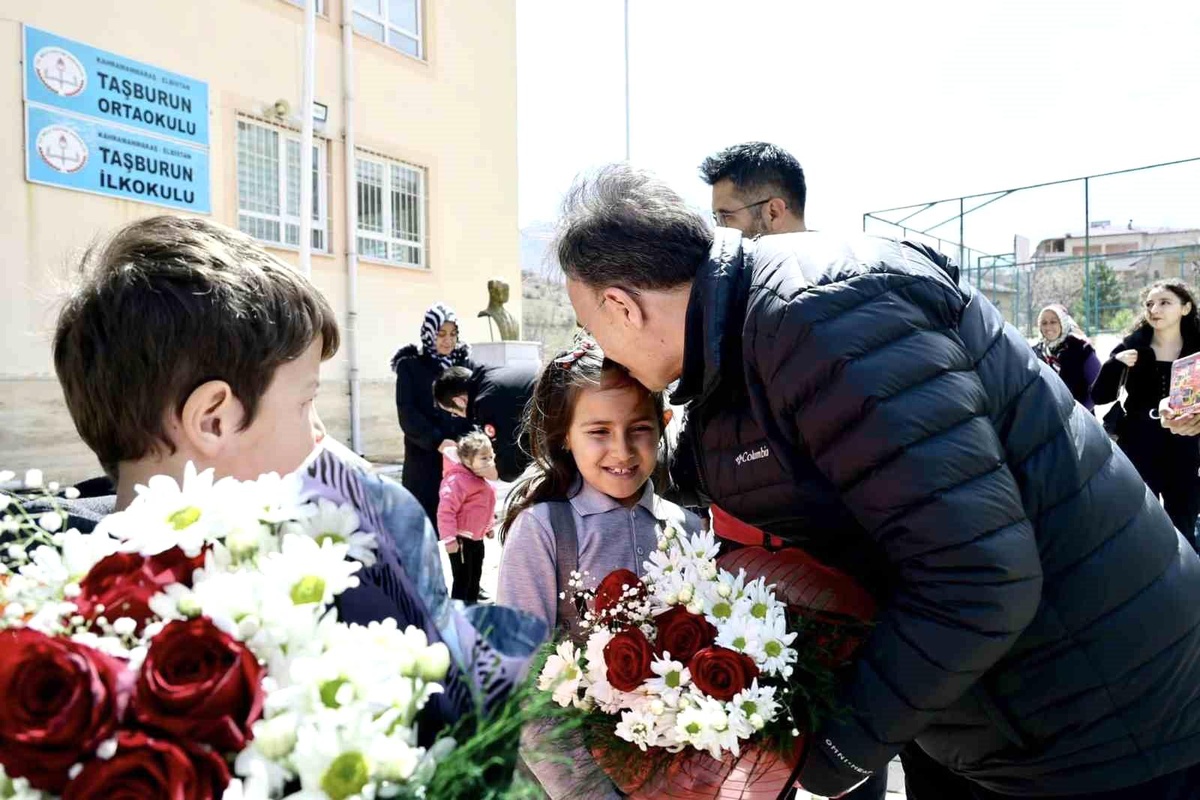 Vali Kızılkaya öğrenciler ile bir araya geldi