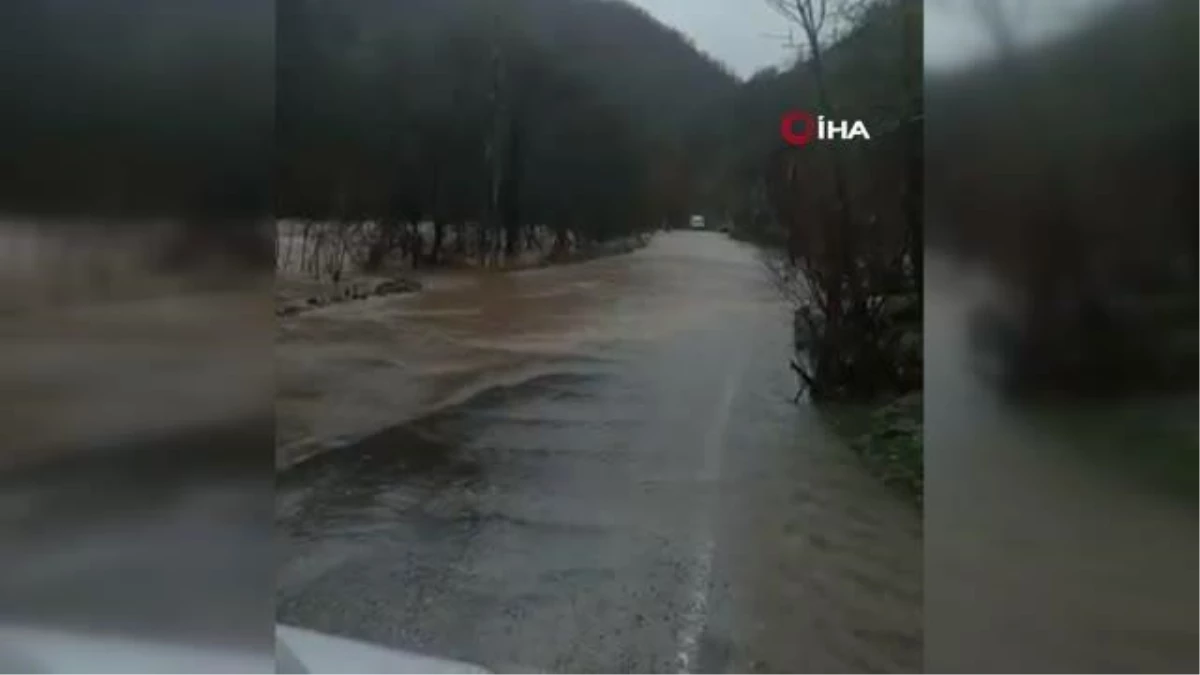 Yoğun yağış nedeni ile Munzur çayı taştı, yol ulaşıma kapandı