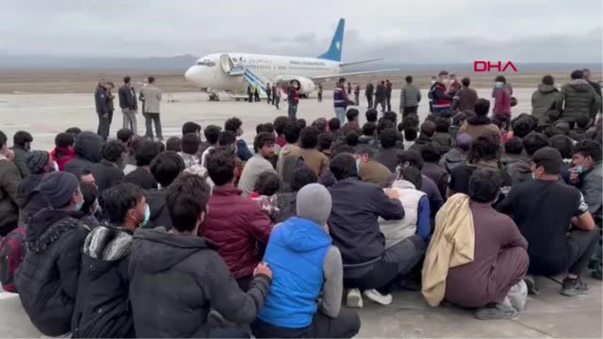138 Afgan kaçak göçmen ülkelerine geri gönderildi