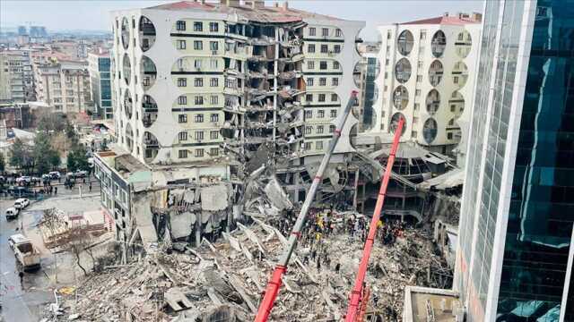 89 kişiye mezar olmuştu! Depremde yıkılan Galeria Sitesinin müteahhidi Ankara'da yakalandı 89 kişiye mezar olmuştu! Depremde yıkılan Galeria Sitesinin müteahhidi Ankara'da yakalandı