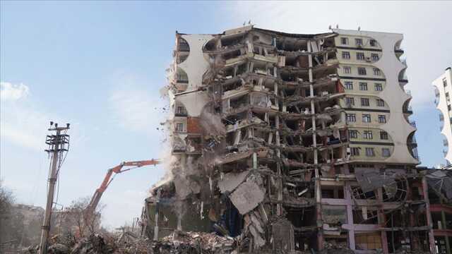 89 kişiye mezar olmuştu! Depremde yıkılan Galeria Sitesinin müteahhidi Ankara'da yakalandı 89 kişiye mezar olmuştu! Depremde yıkılan Galeria Sitesinin müteahhidi Ankara'da yakalandı