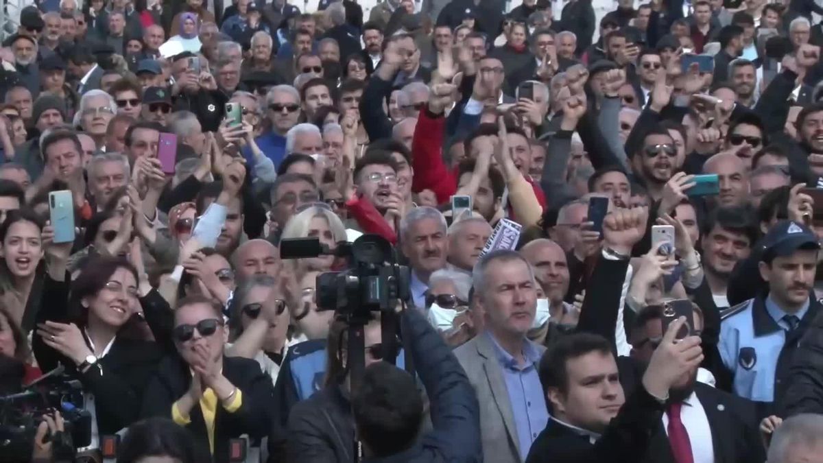 Akşener: '15 Mayıs Gününden İtibaren Paranızı Çalanlar, Hakkınızı Yiyenler Hesap Verecek. Siyasetçi, Parmağını Uzatıp, 'Şunu Yargılayın' Demeyecek'