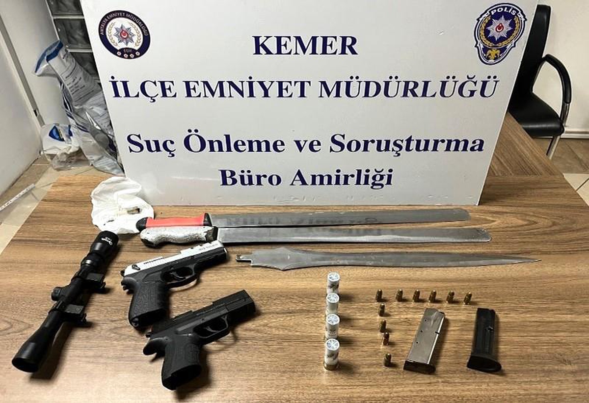Antalya\'da tehdit ve videolu şantaja eş zamanlı operasyon: 3 gözaltı
