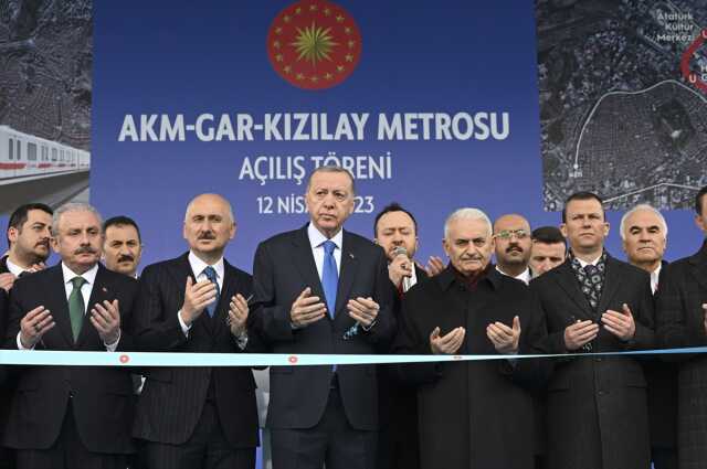 Aynı şehirde aynı dakikalarda birbirlerini hedef aldılar! Akşener ve Cumhurbaşkanı Erdoğan'dan çok sert ifadeler Aynı şehirde aynı dakikalarda birbirlerini hedef aldılar! Akşener ve Cumhurbaşkanı Erdoğan'dan çok sert ifadeler