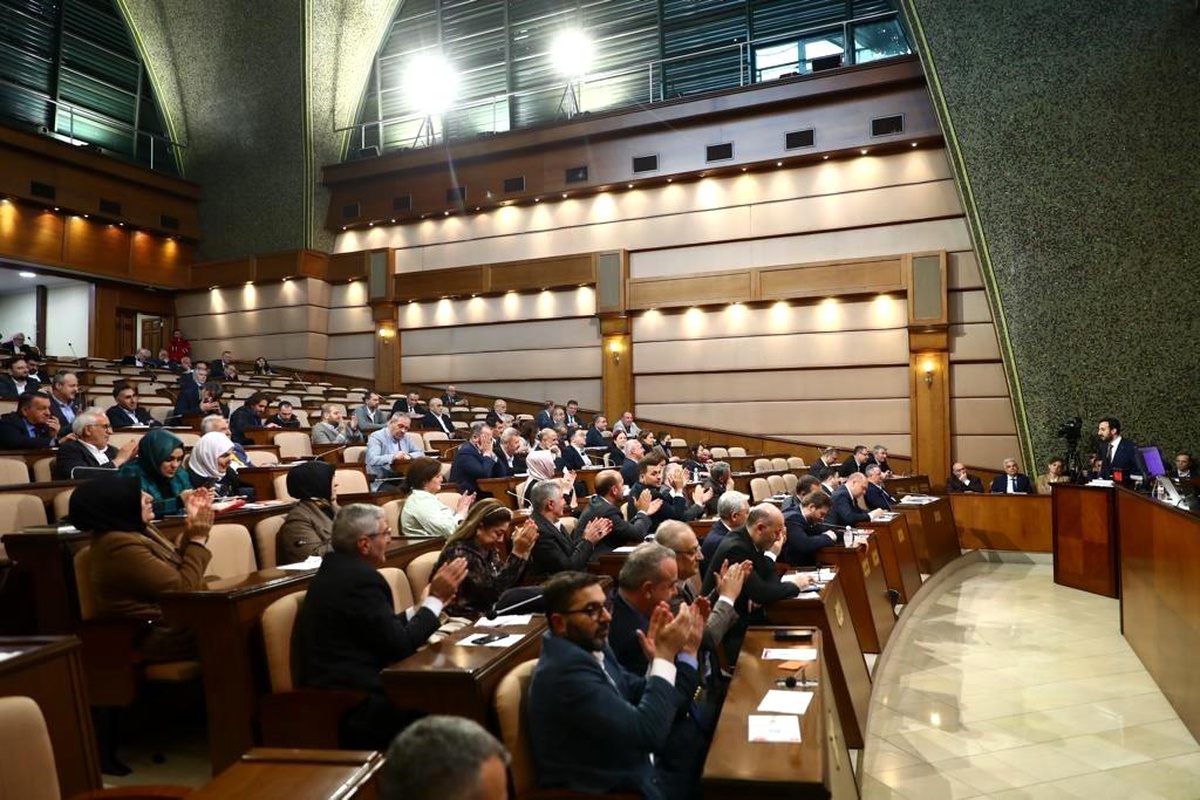 Bağcılar Belediye Başkanı Özdemir: "İETT\'nin otonom aracını devrim otomobillerinin kaderine terk ettiniz"