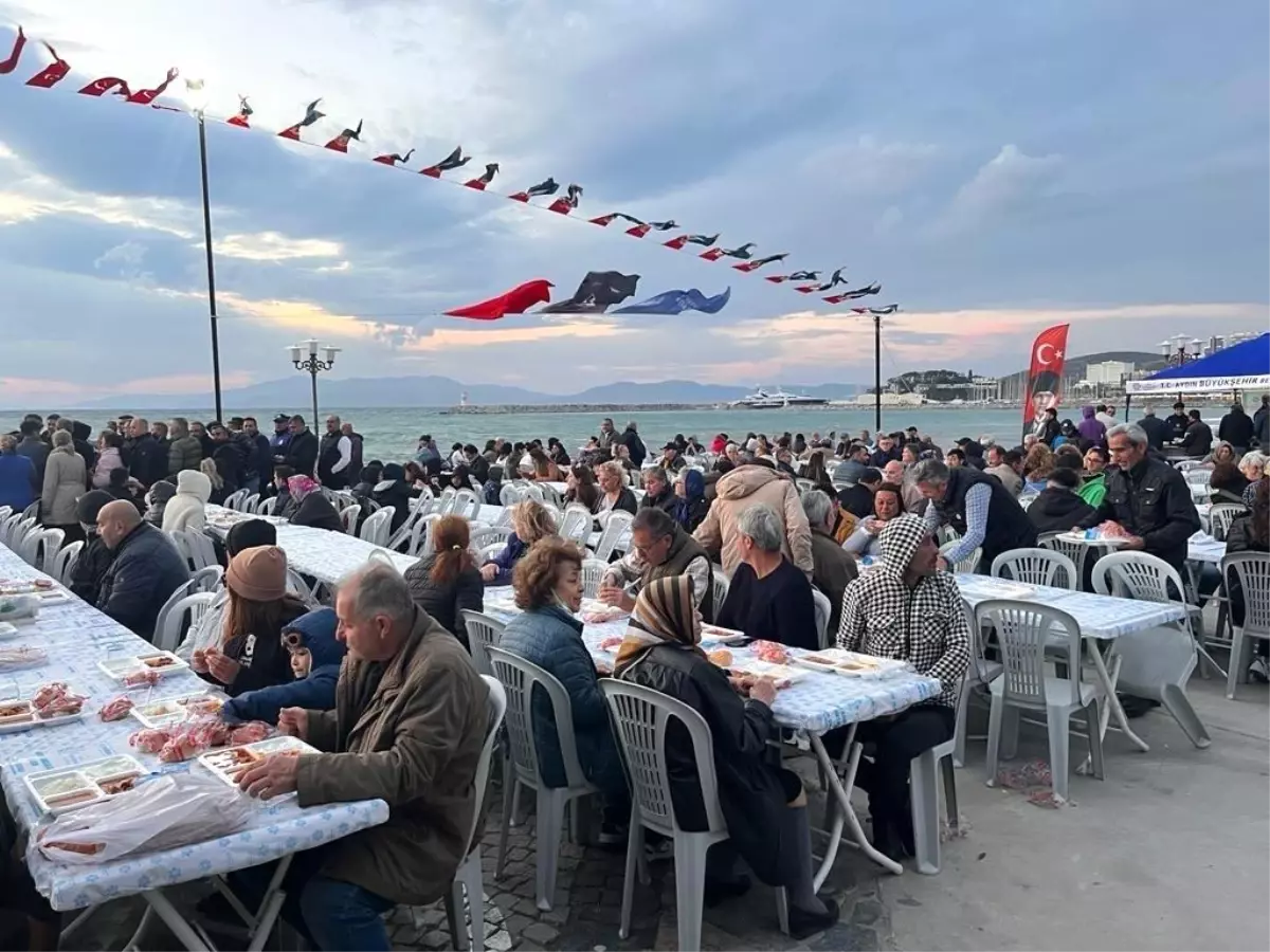 Başkan Ömer Günel Kuşadalılarla iftarda buluştu