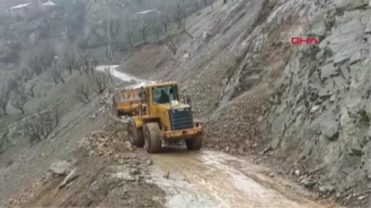 Batman Sason\'da Yağış Nedeniyle Heyelan: Yol Ulaşıma Kapandı