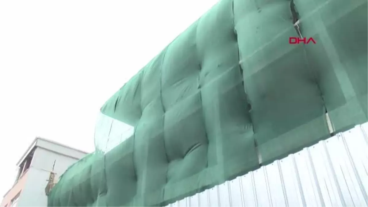 Beşiktaş\'ta İşçi Kuyuya Düştü