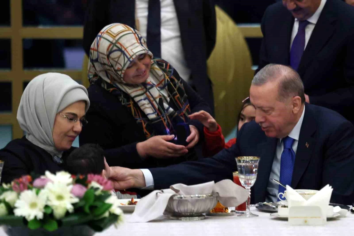 Cumhurbaşkanı Erdoğan: "Ramazan Bayramı\'nda Gaziantep Nurdağı ve Kahramanmaraş Türkoğlu\'nda ilk köy evlerinin teslimatını gerçekleştireceğiz"