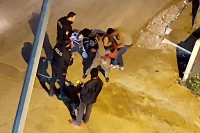 Dayak yediği kocasını polise vermemek için direndi