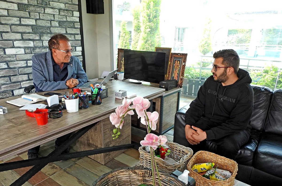 Depremzedeler, Çeşme\'deki otellerde çalışmaya başladı