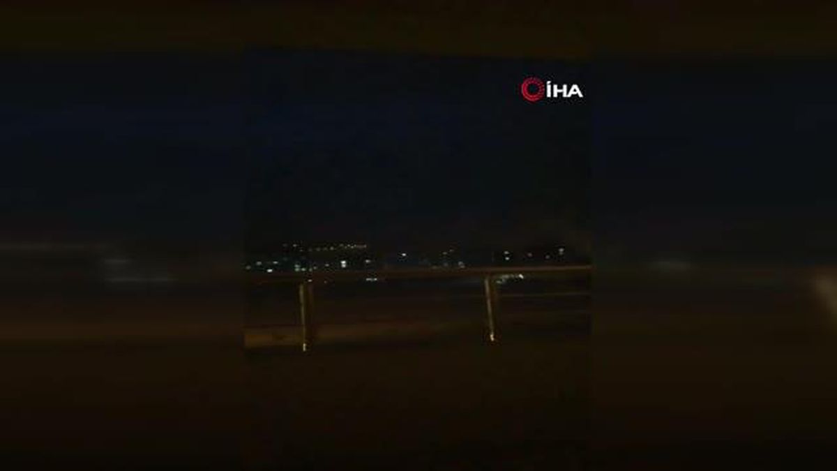 Elazığ'da şimşekler geceyi aydınlattı