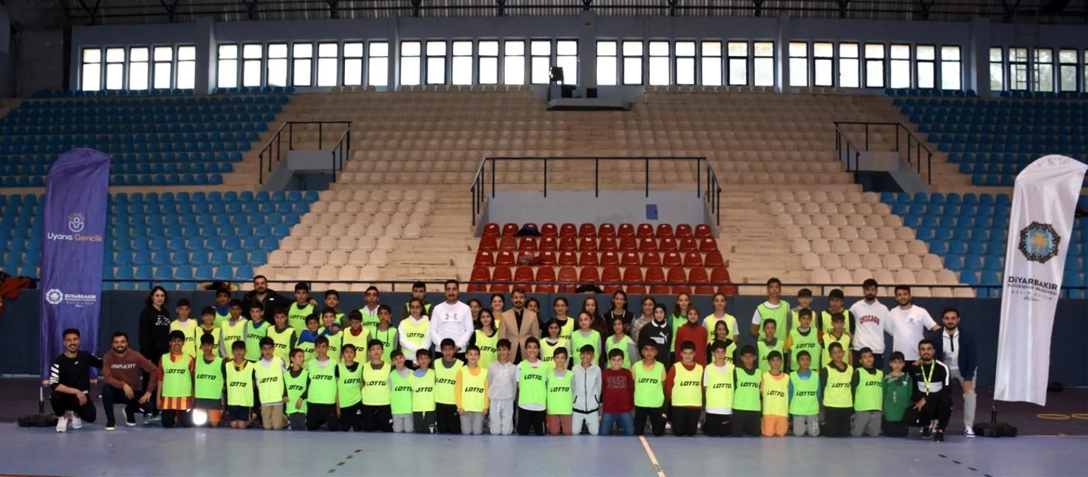 Diyarbakır Büyükşehir Belediyesi açtığı spor okullarında ücretsiz eğitim veriyor