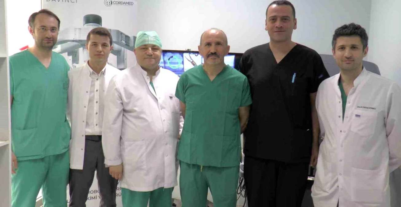 ERÜ\'de cerrahlara \'Robotik Cerrahi Uygulamaları Simülasyon Eğitimi\' veriliyor