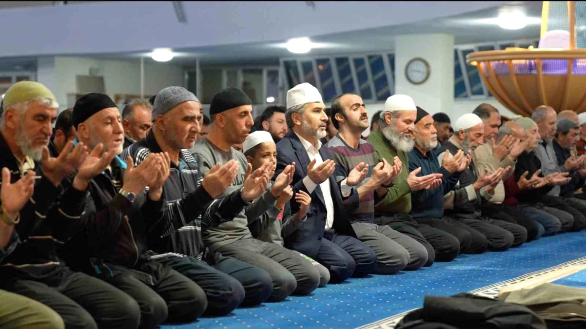 Erzincan\'da Ramazan ayında camiler dolup taşıyor