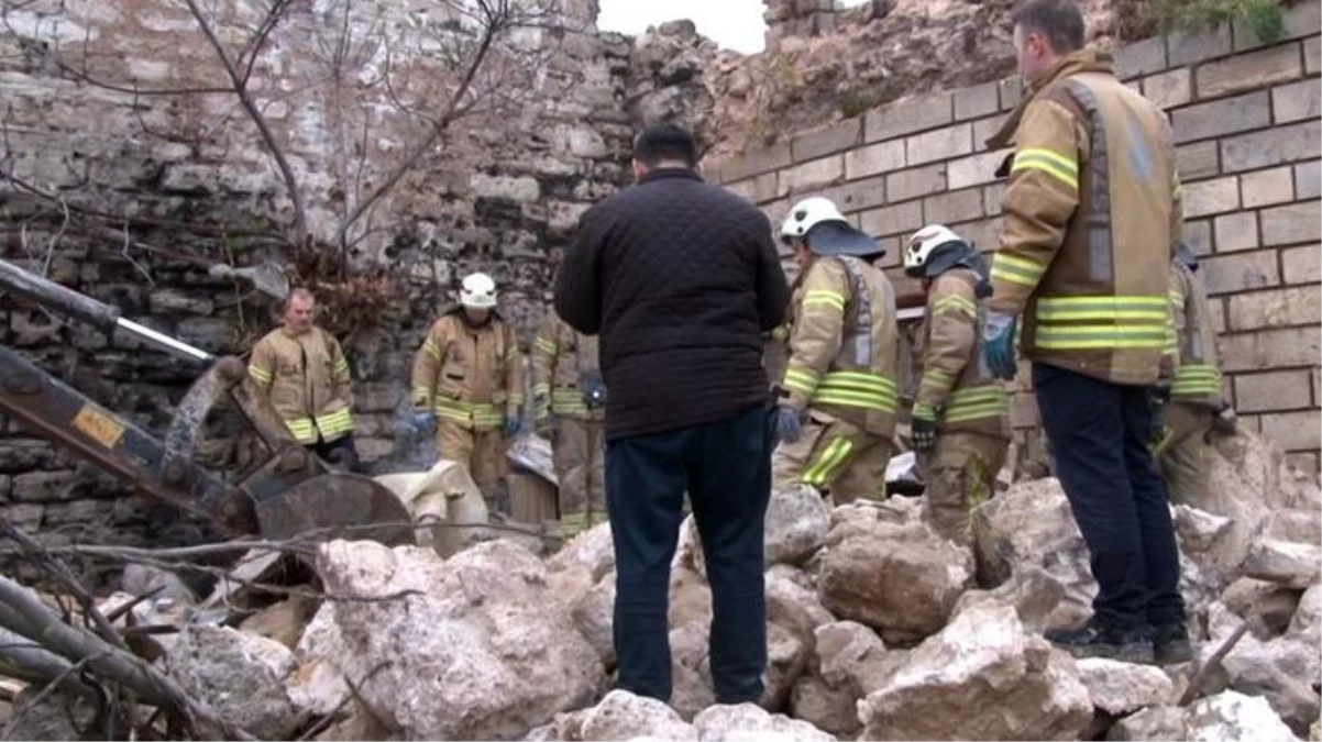 Fatih\'te Silivrikapı surlarının bir bölümü yıkıldı: 1 ölü