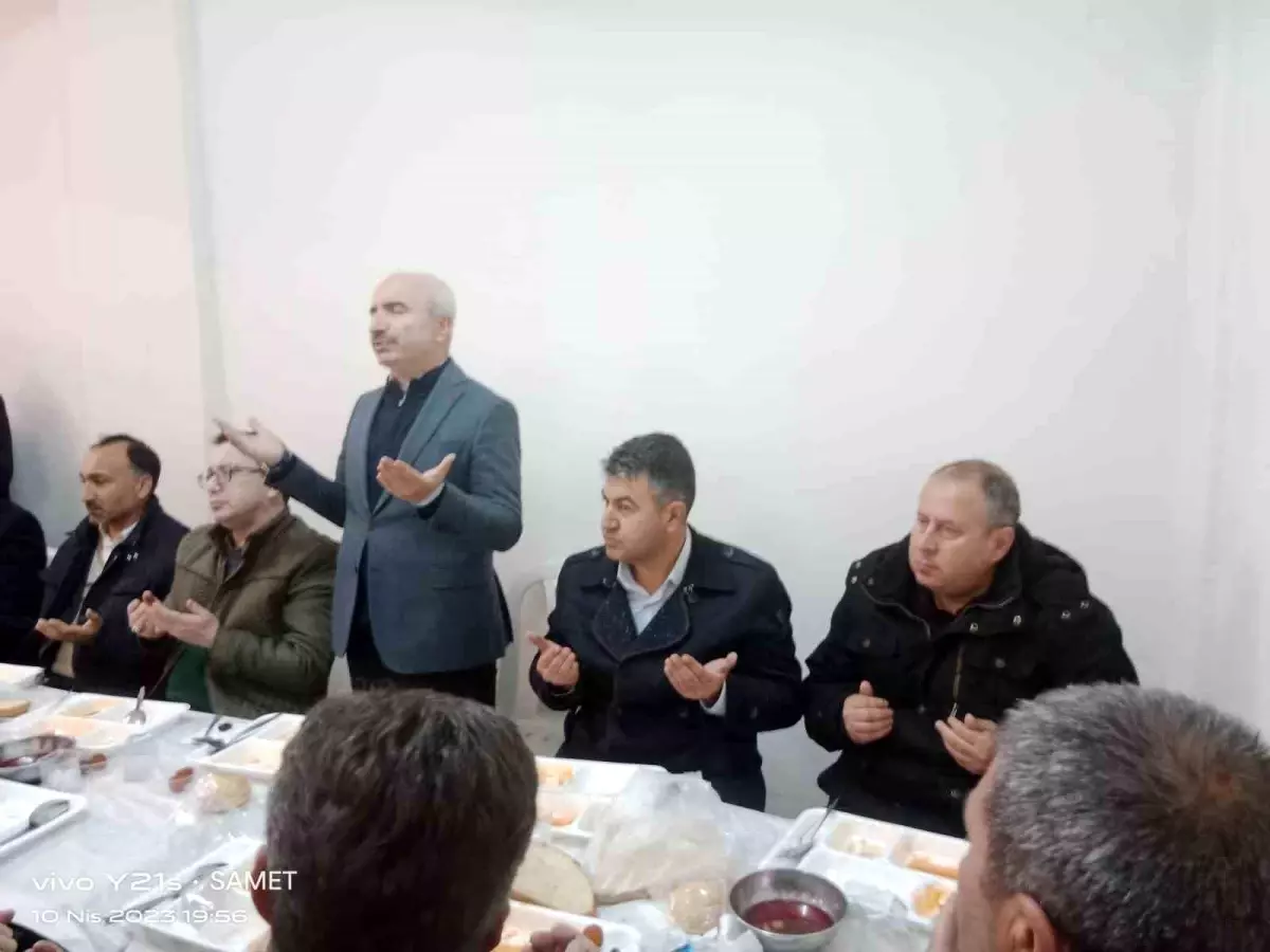 Gediz\'de köylüler tarafından iftar yemeği verildi