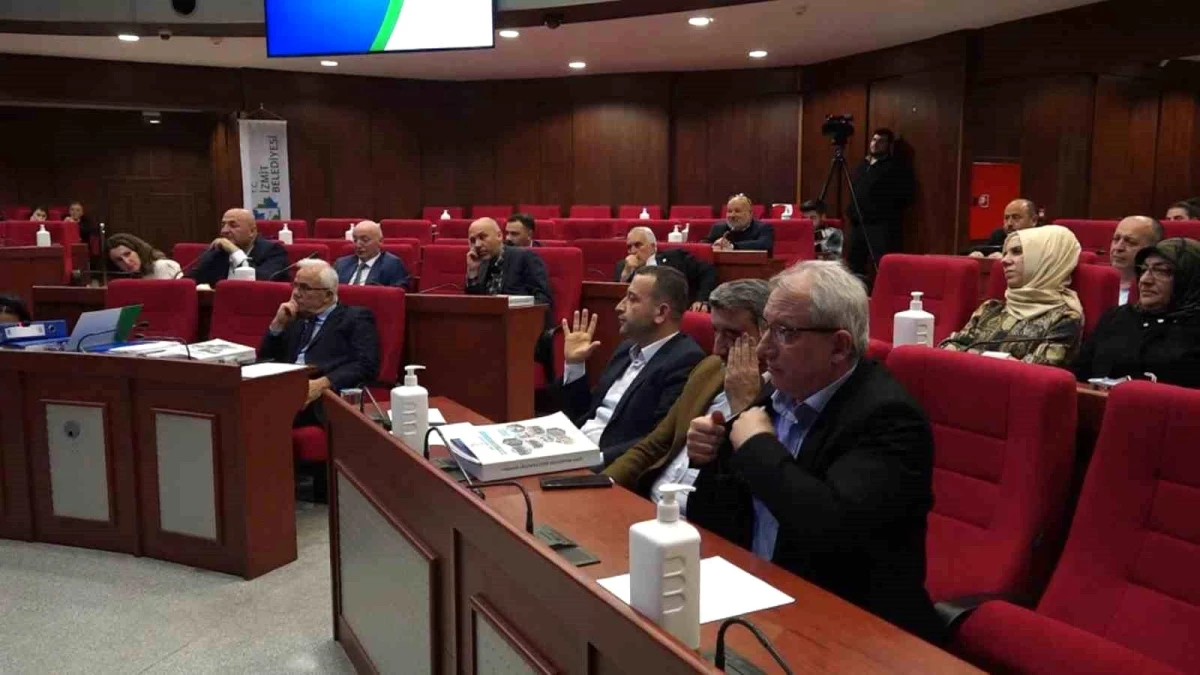 İzmit Belediye Meclisi\'ne Kocaelispor tartışması damga vurdu