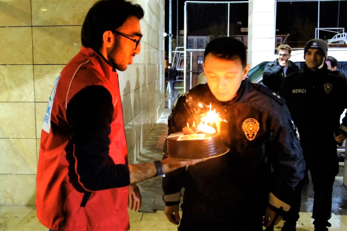 "Kavga var" diye çağrılan polislere pasta sürprizi