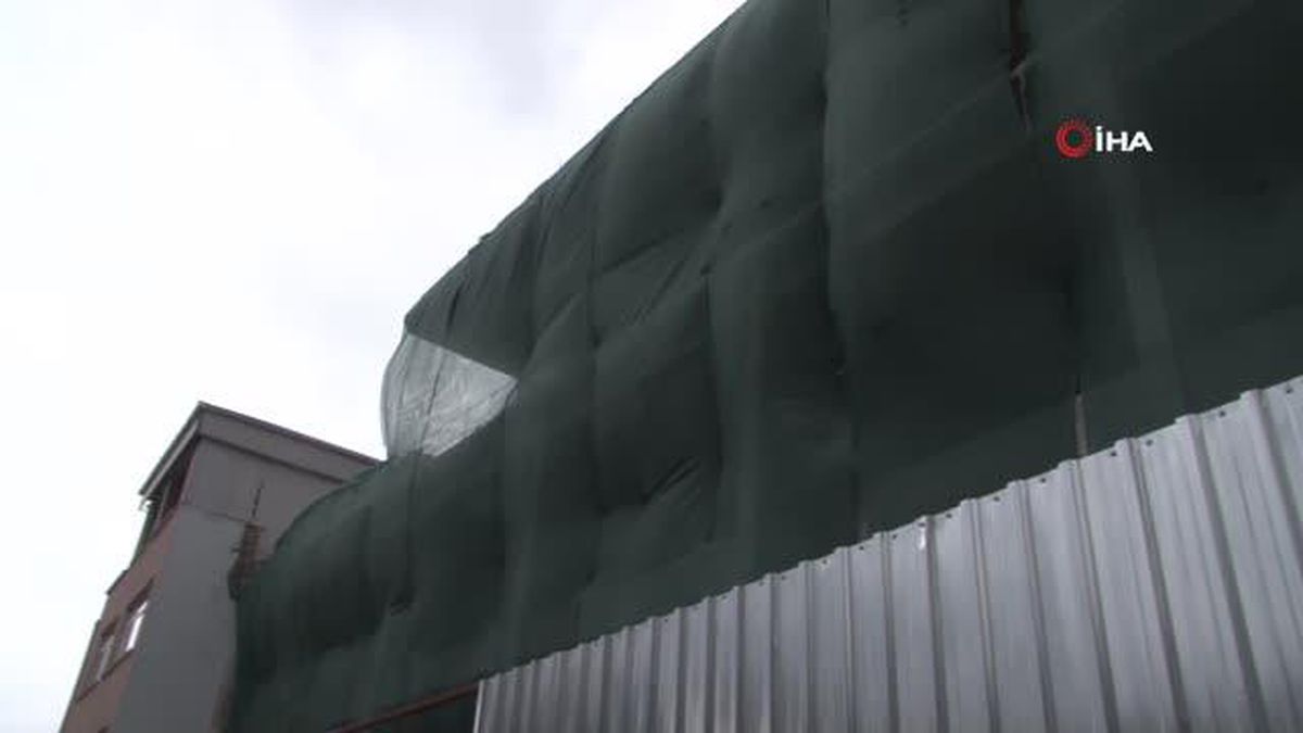 Kuyuya düşen inşaat işçisinin bacağı demire saplandı