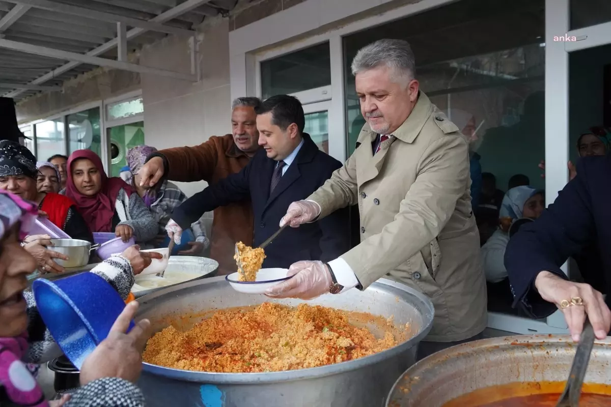 Lüleburgaz Belediye Başkanı Gerenli, Roman Vatandaşlara Yemek Dağıttı