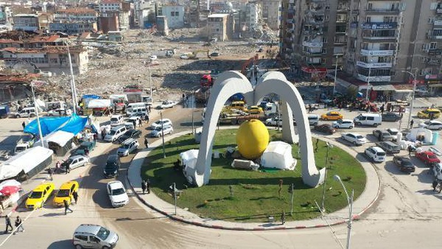 Malatya'da enkaz kaldırılınca yeni meydanlar oluştu Malatya'da enkaz kaldırılınca yeni meydanlar oluştu