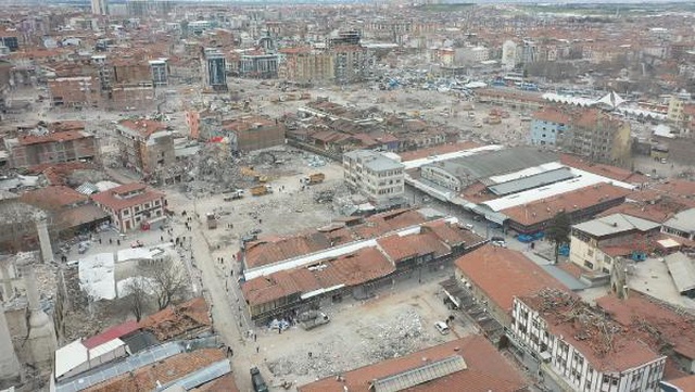 Malatya'da enkaz kaldırılınca yeni meydanlar oluştu Malatya'da enkaz kaldırılınca yeni meydanlar oluştu