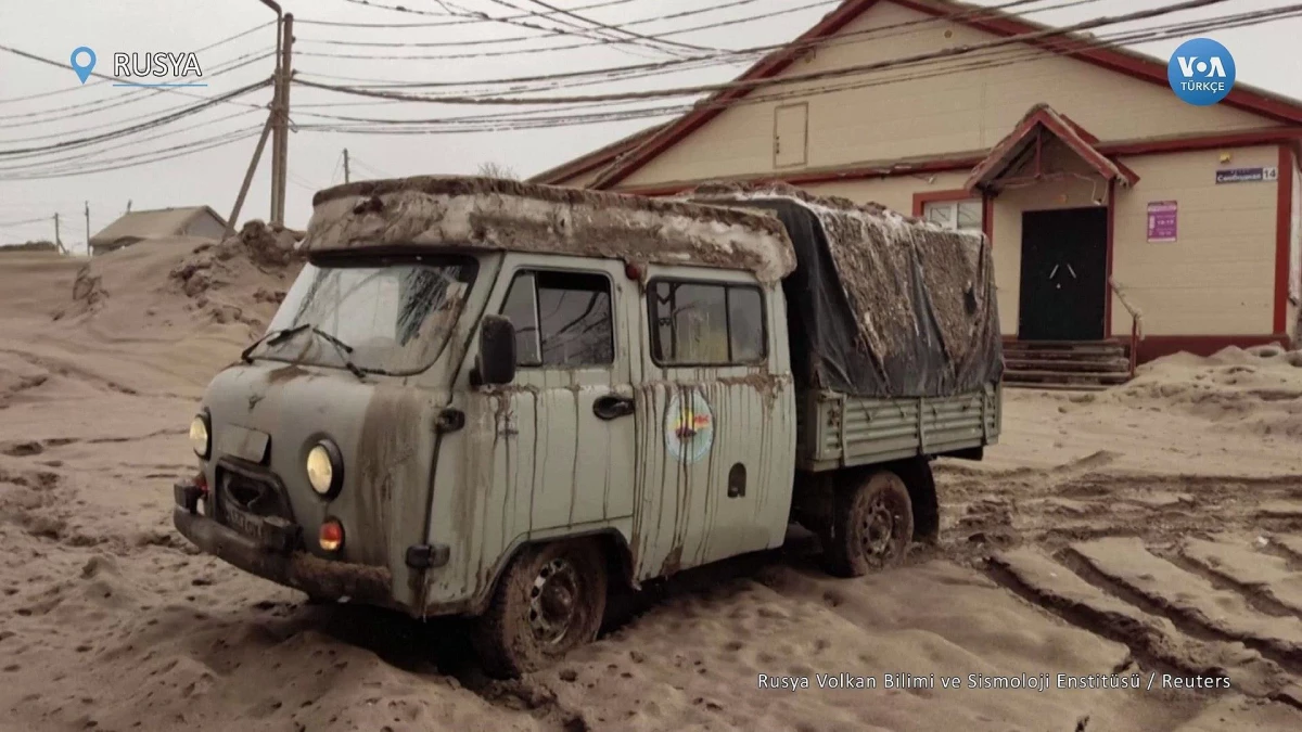 Rusya\'da Yanardağ Patladı: Kamçatka Kül Altında Kaldı