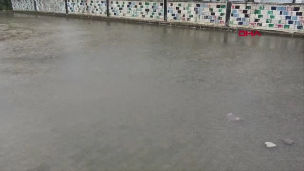 Şırnak\'ta sağanak nedeniyle cadde ve sokaklar su altında