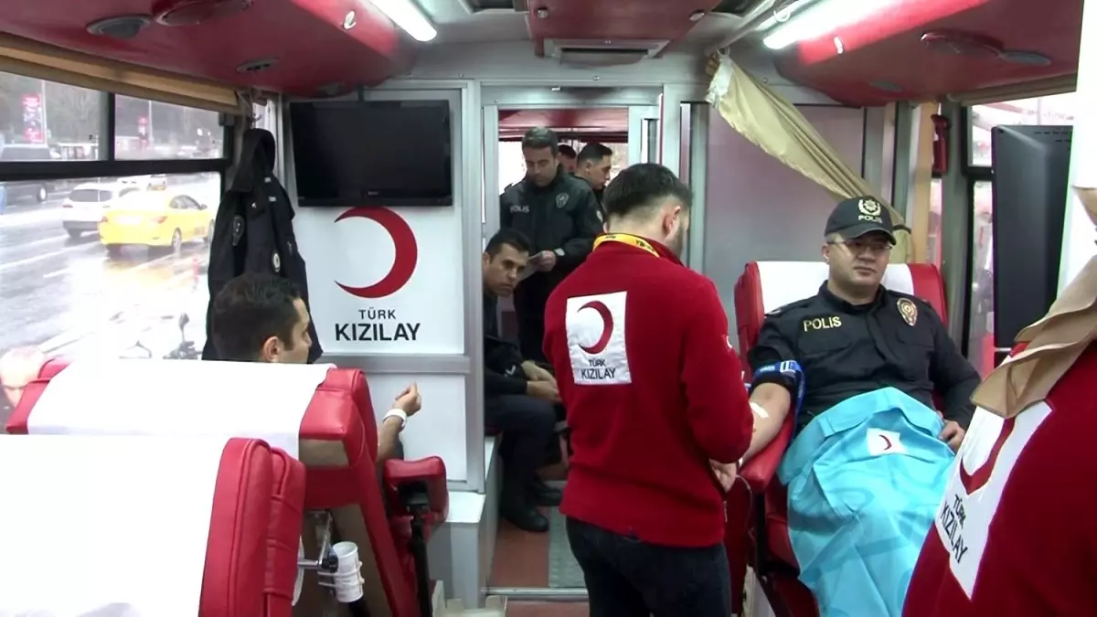 Şişli Emniyet Müdürlüğü ekipleri Kızılay\'a kan bağışladı